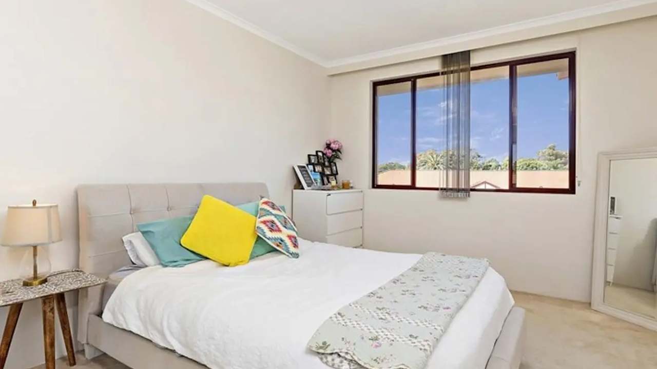 Unfurnished room with ensuite in a flatshare