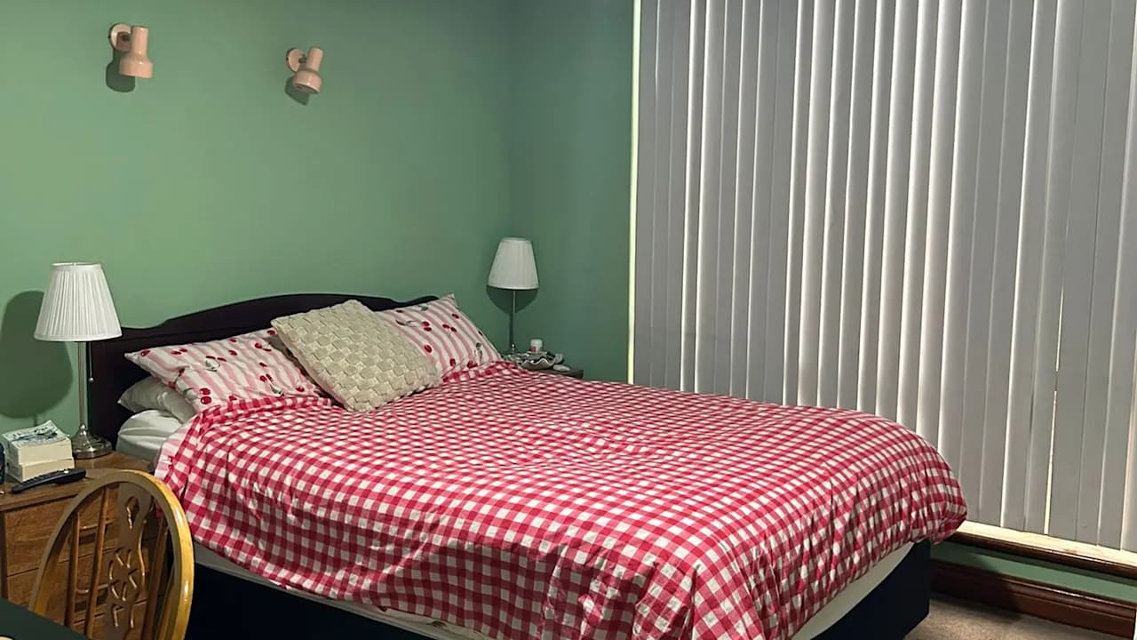 Furnished room in a share house