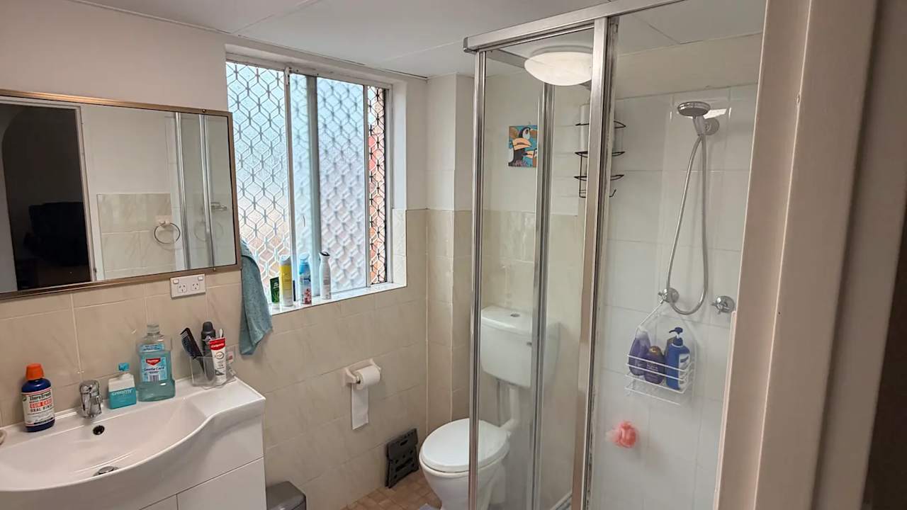 Furnished room in a share house