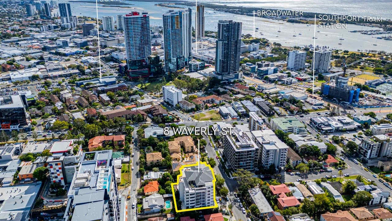 Furnished room with ensuite in a flatshare