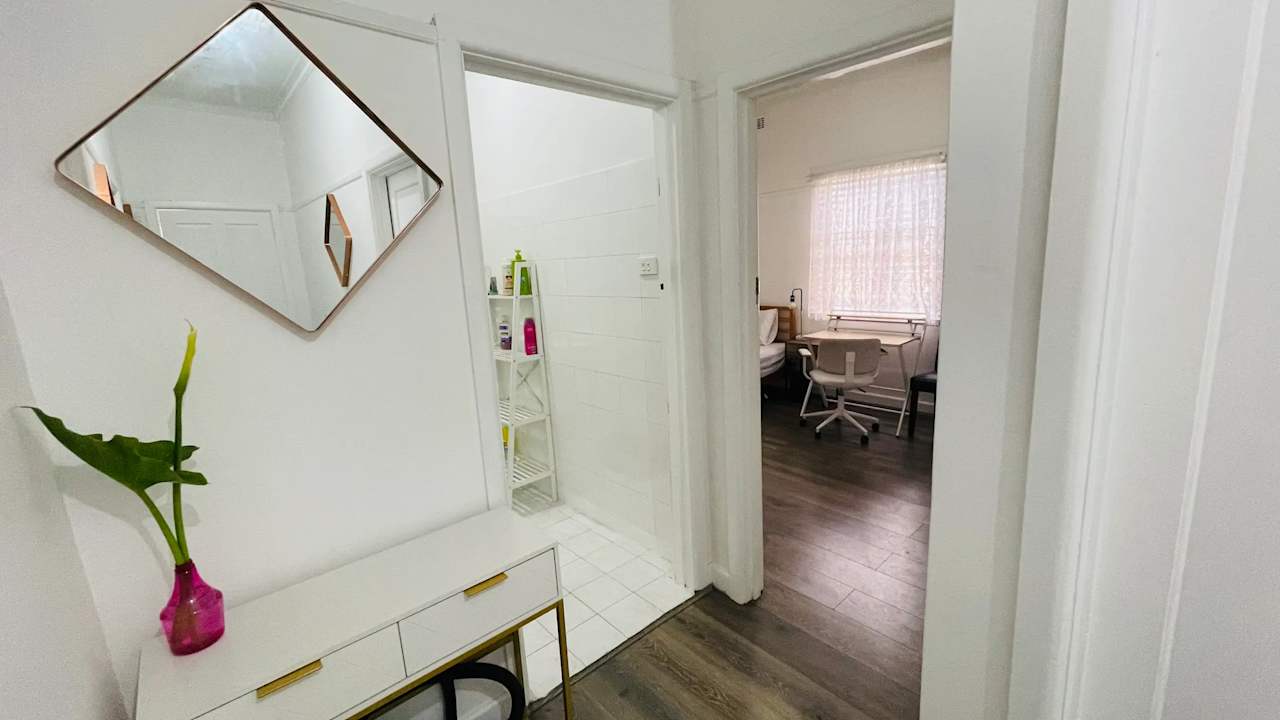 Room in a share house
