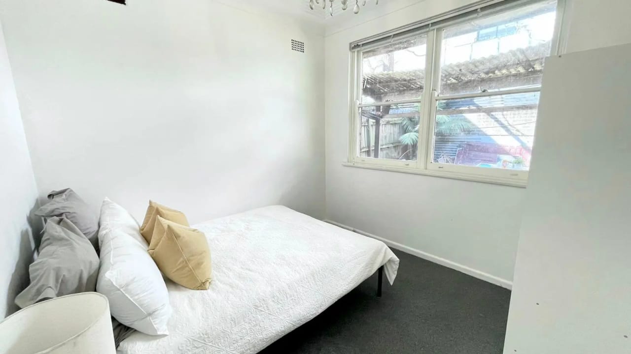 Room in a share house