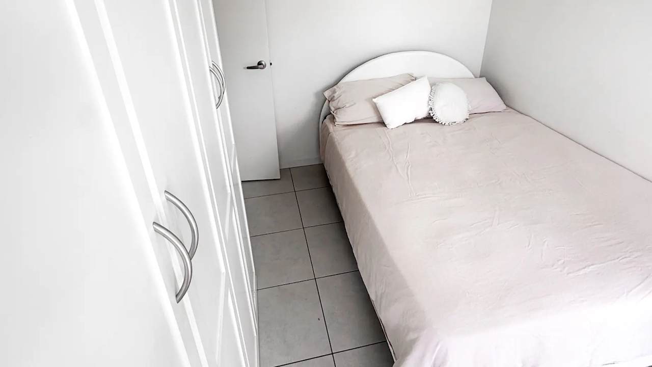 Room in a share house