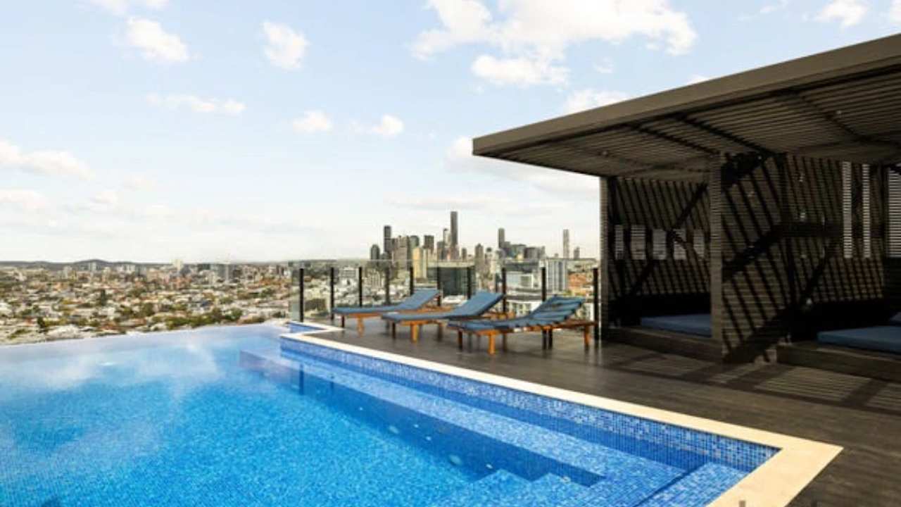 Unfurnished room with own bathroom