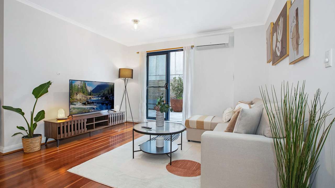 Whole property with 2 rooms for rent