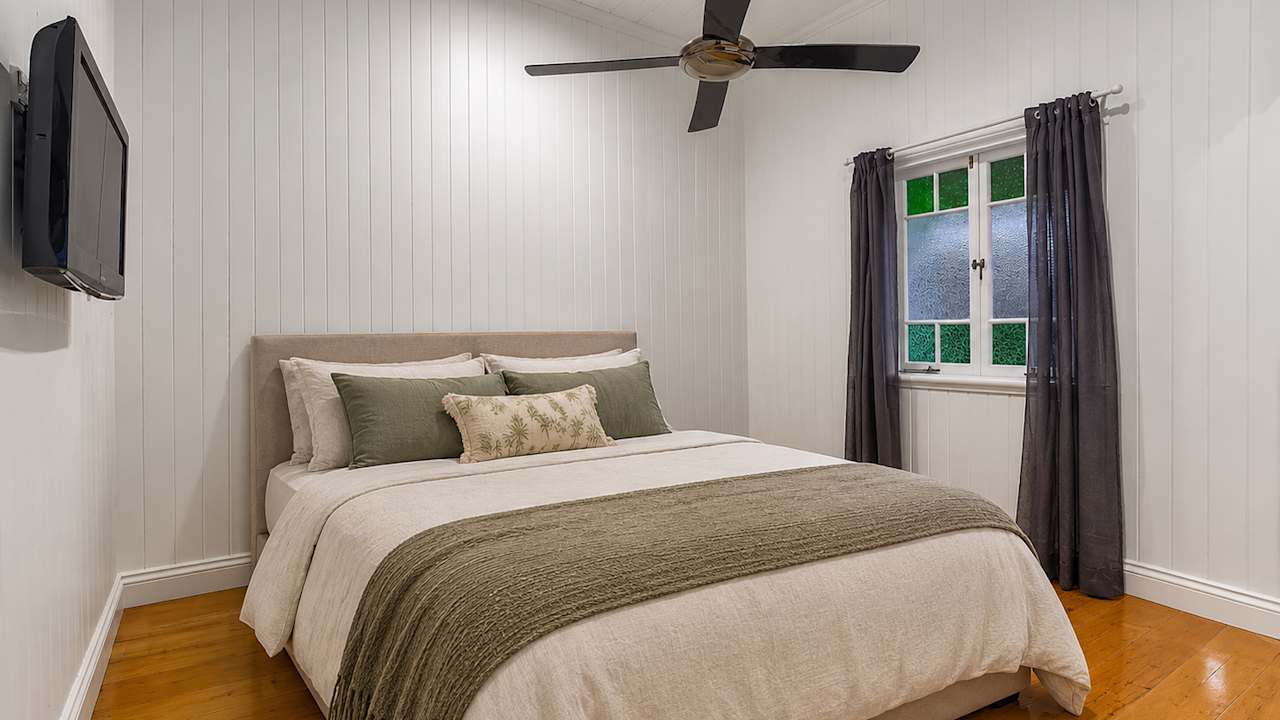 Room in a share house