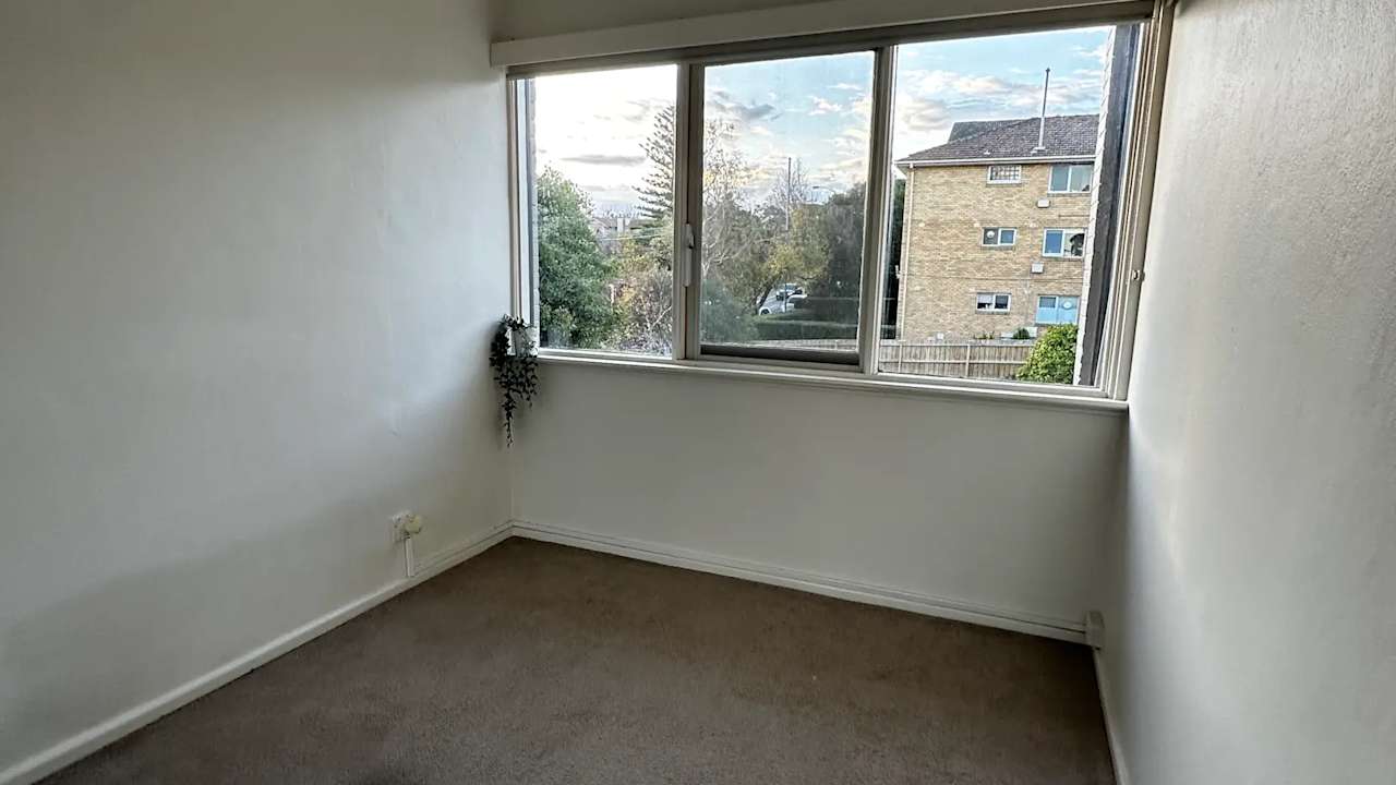 Unfurnished room in a flatshare