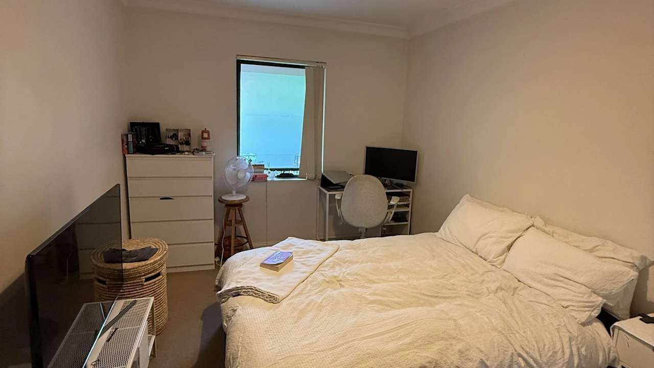 Unfurnished room in a flatshare