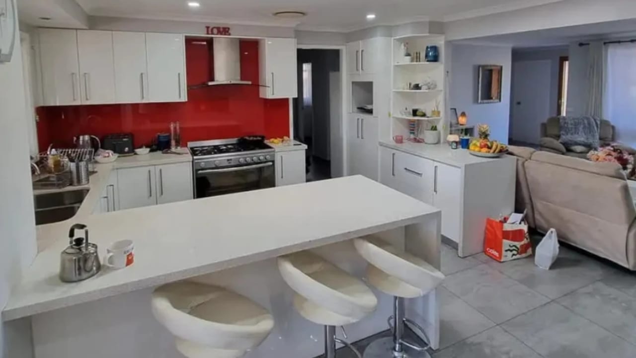 Furnished room in a share house
