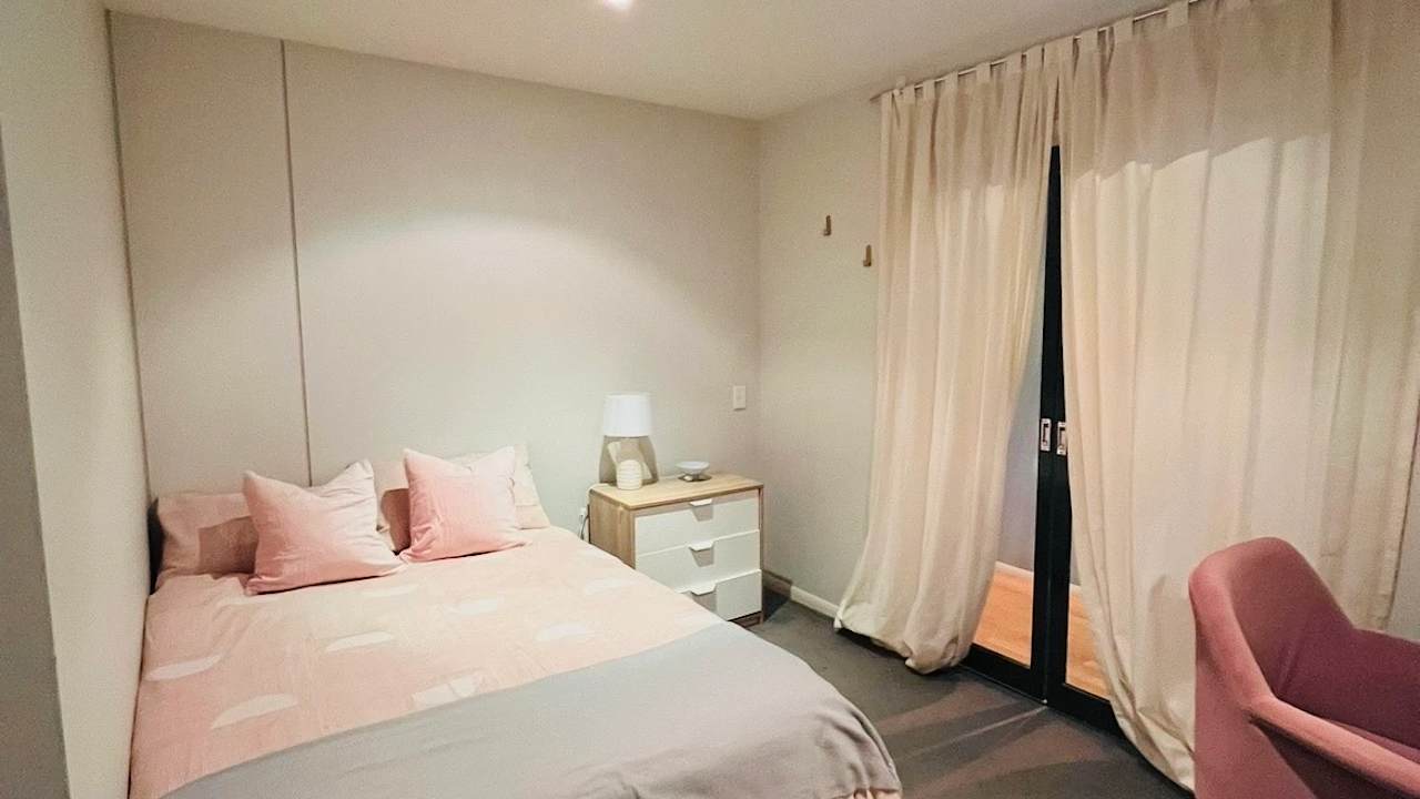 Furnished room in a flatshare
