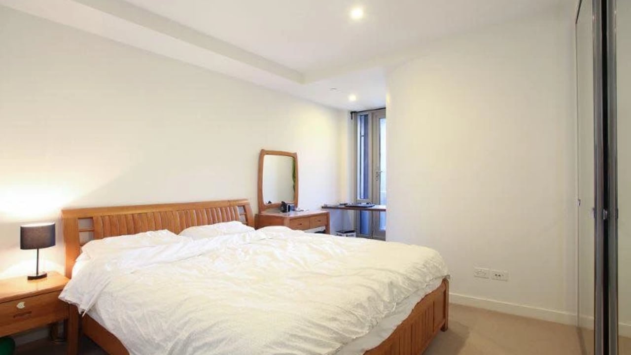 Furnished room with ensuite in a flatshare