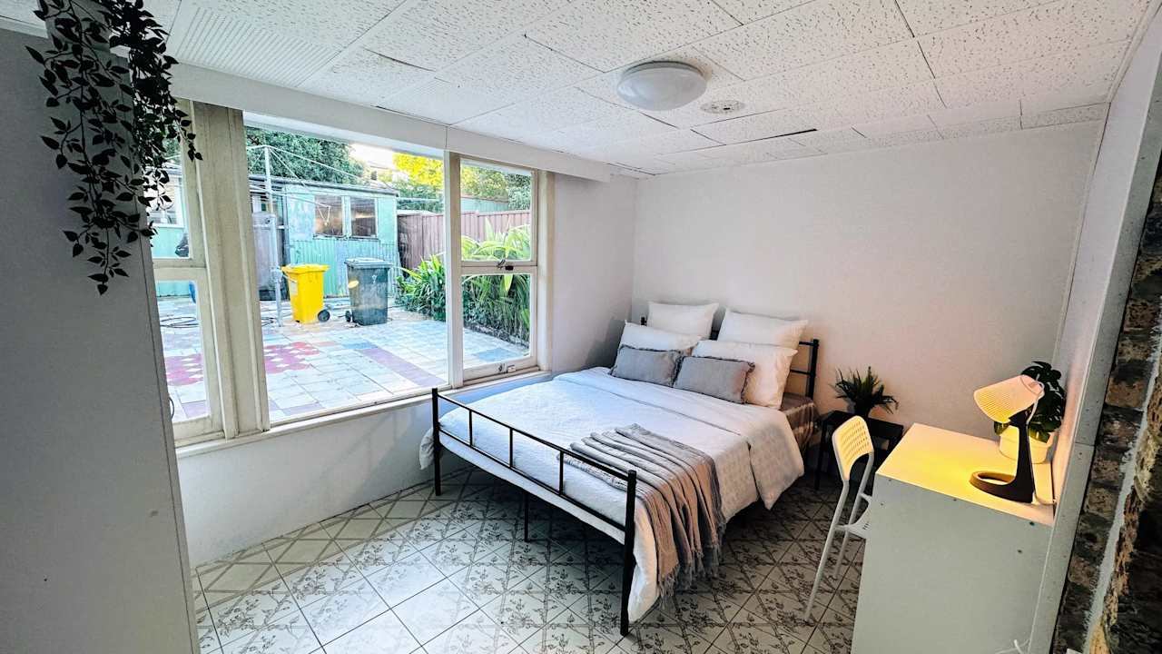 Furnished room in a share house