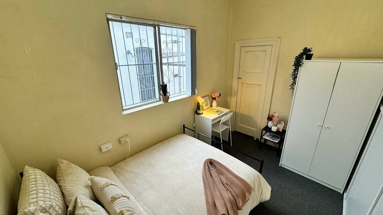 Furnished room in a share house