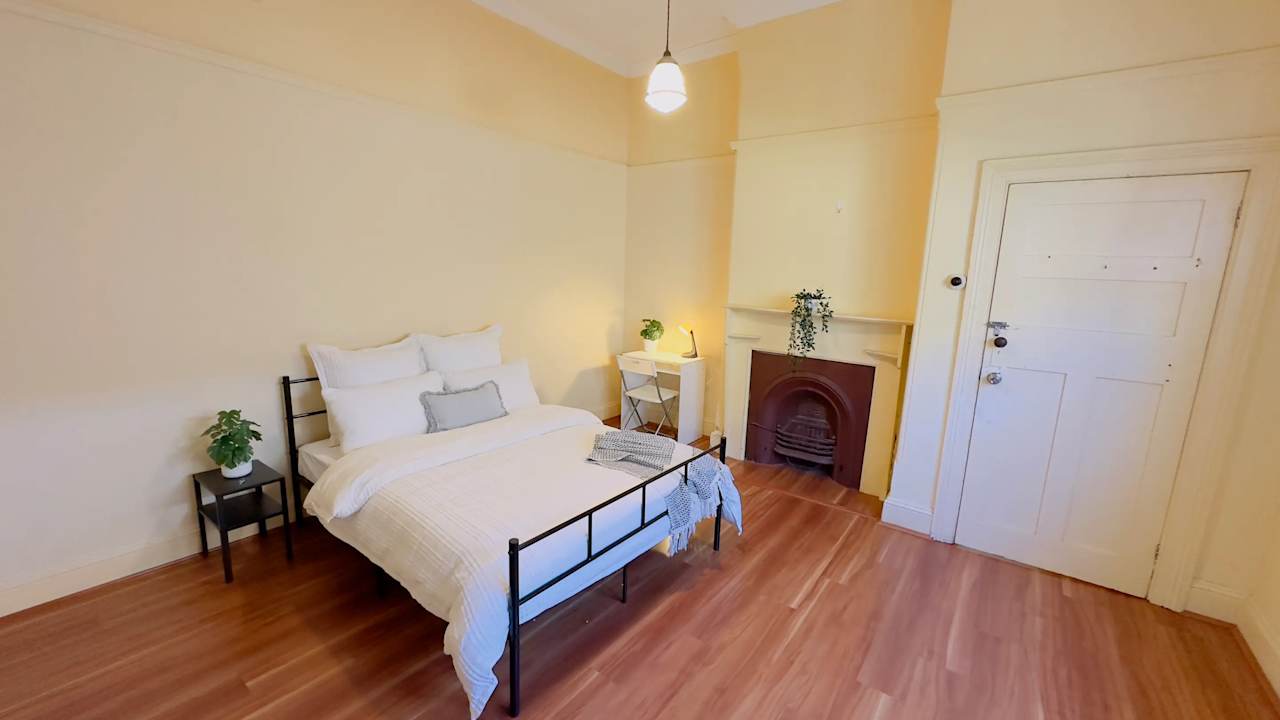 Furnished room in a flatshare