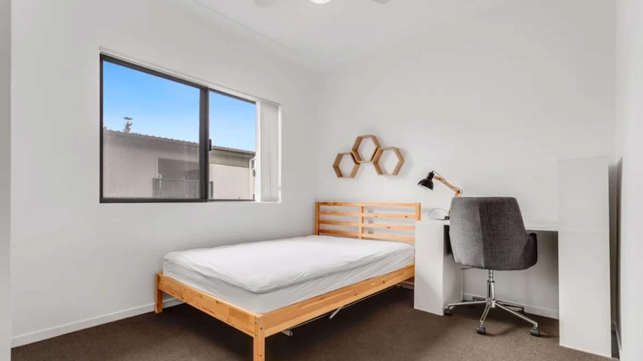 Furnished room with own bathroom