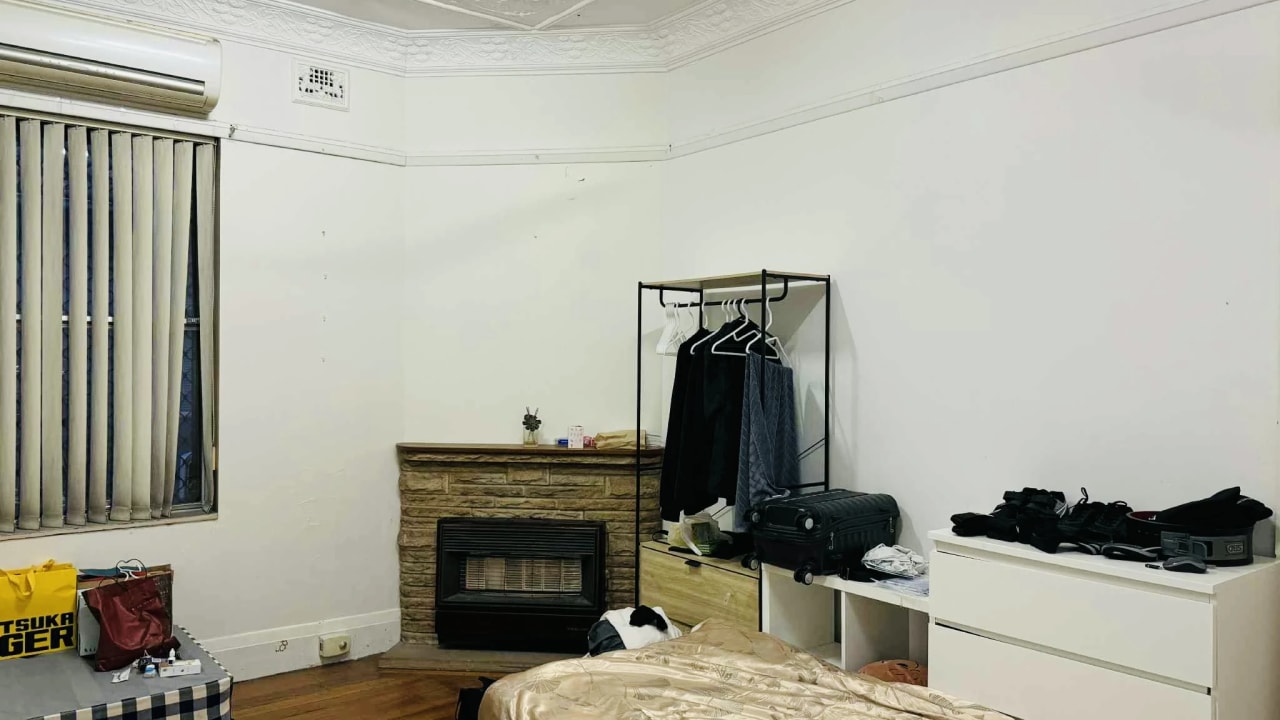 Room in a share house