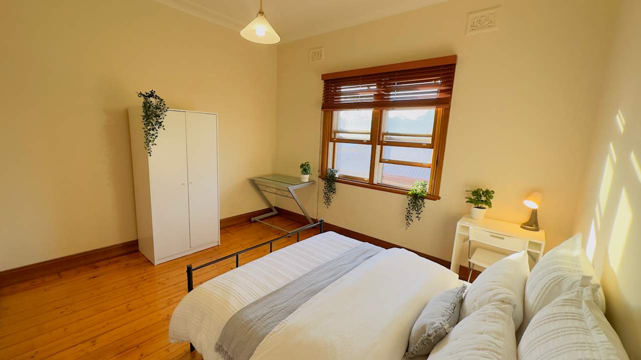 Furnished room in a flatshare