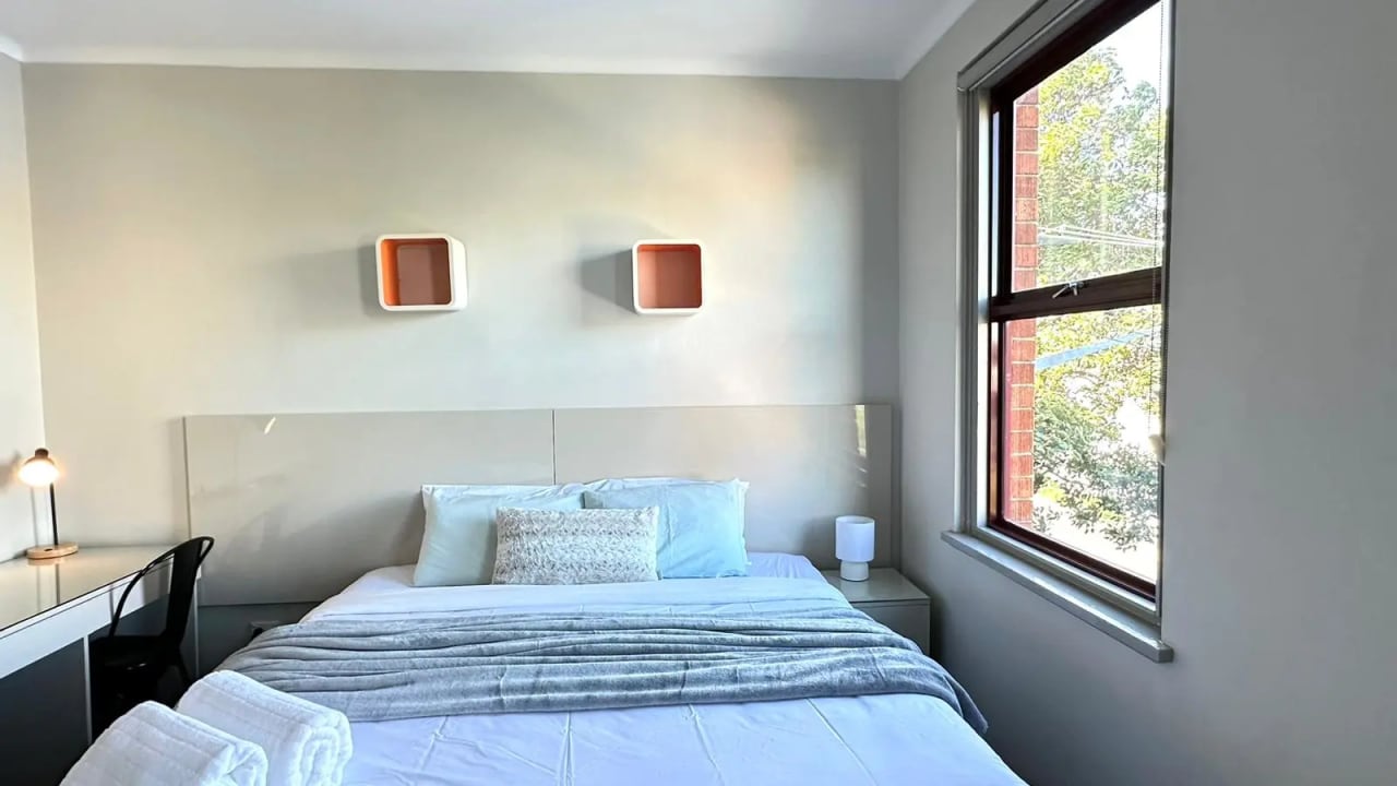 Furnished room in a flatshare