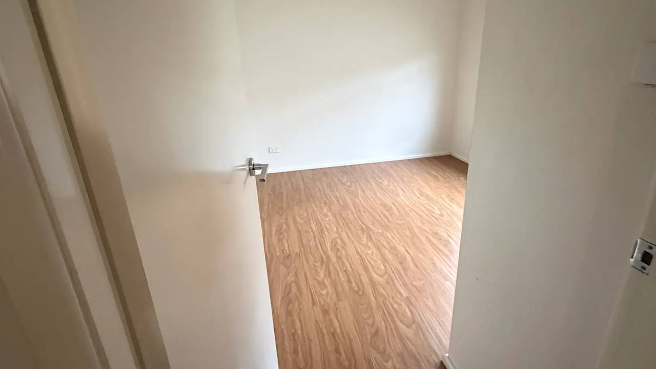 Unfurnished room in a flatshare