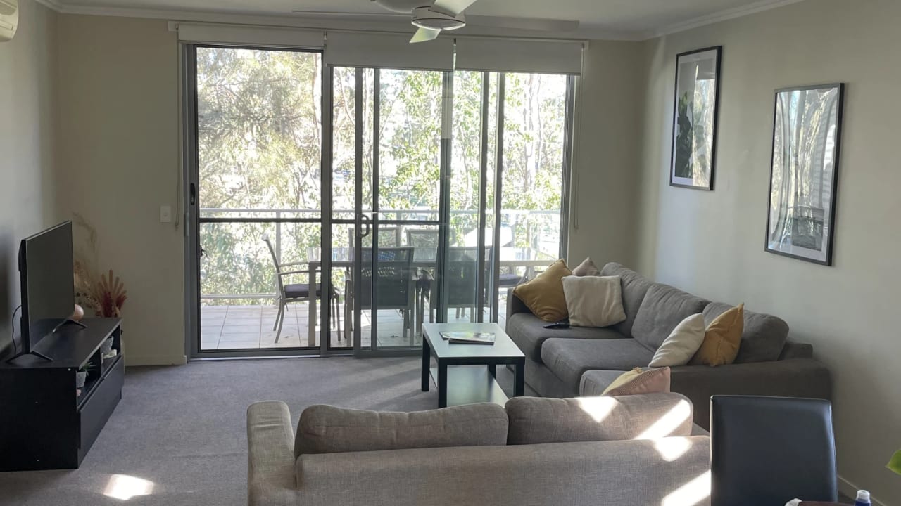 Furnished room with ensuite in a flatshare