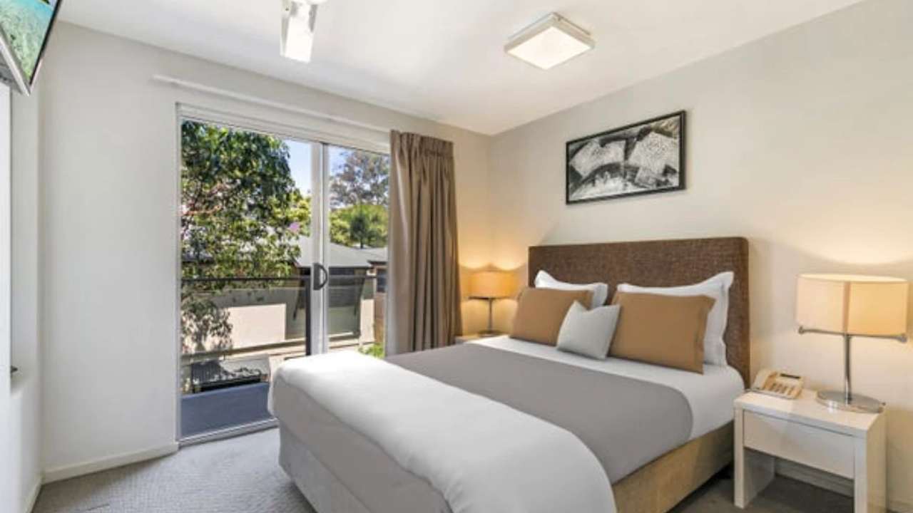 Furnished room with ensuite in a flatshare