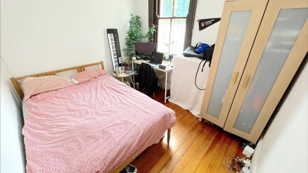 Room in a share house