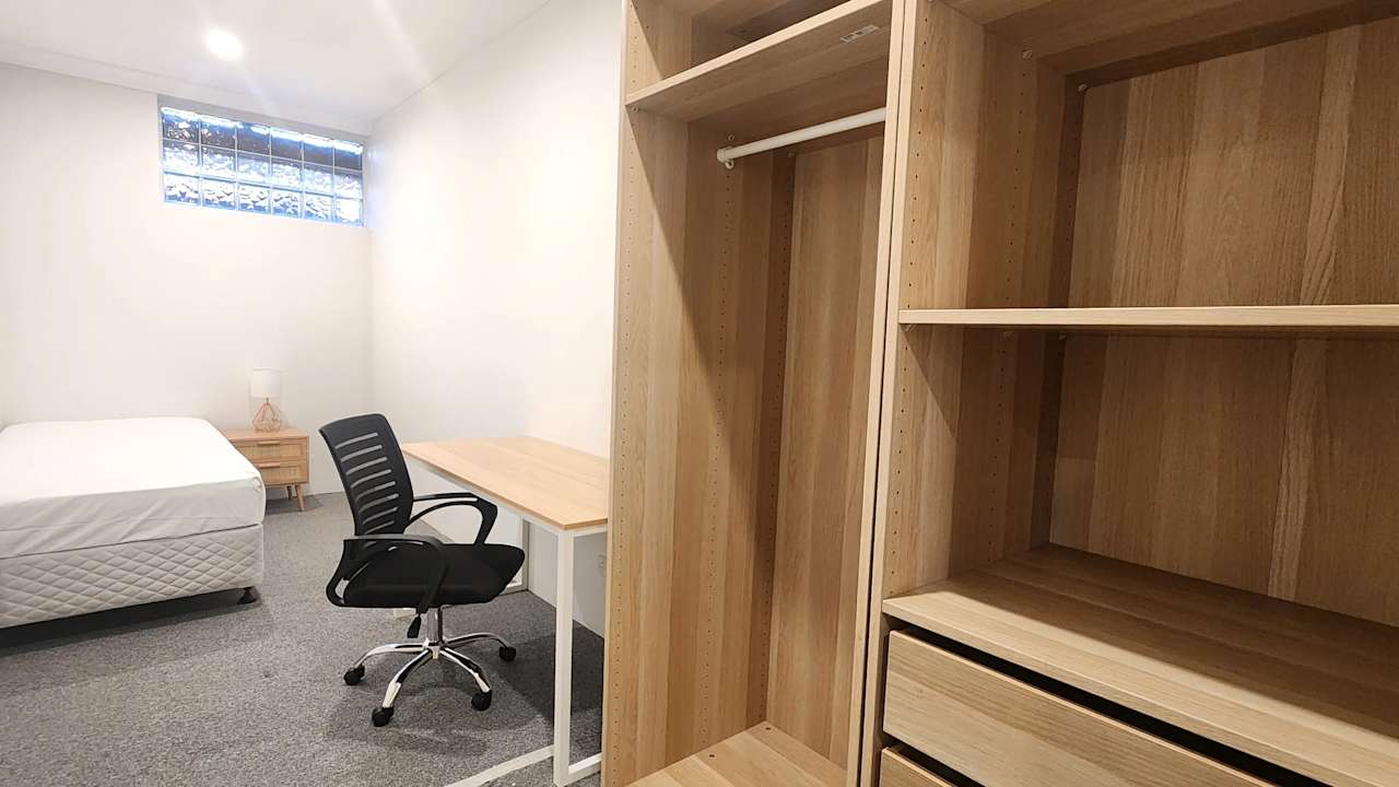 Furnished room in a flatshare