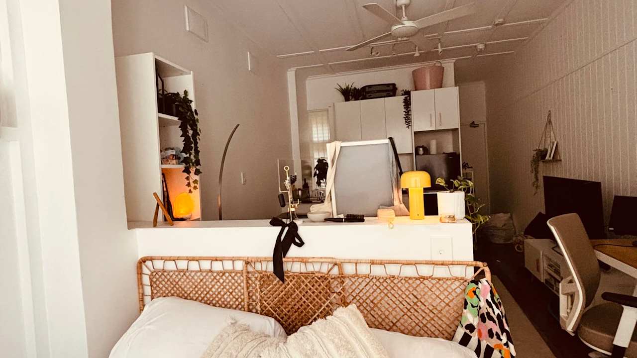 Furnished room studio flat for rent