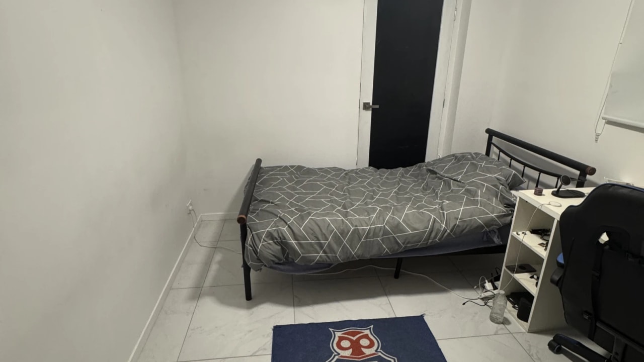 Furnished room in a share house