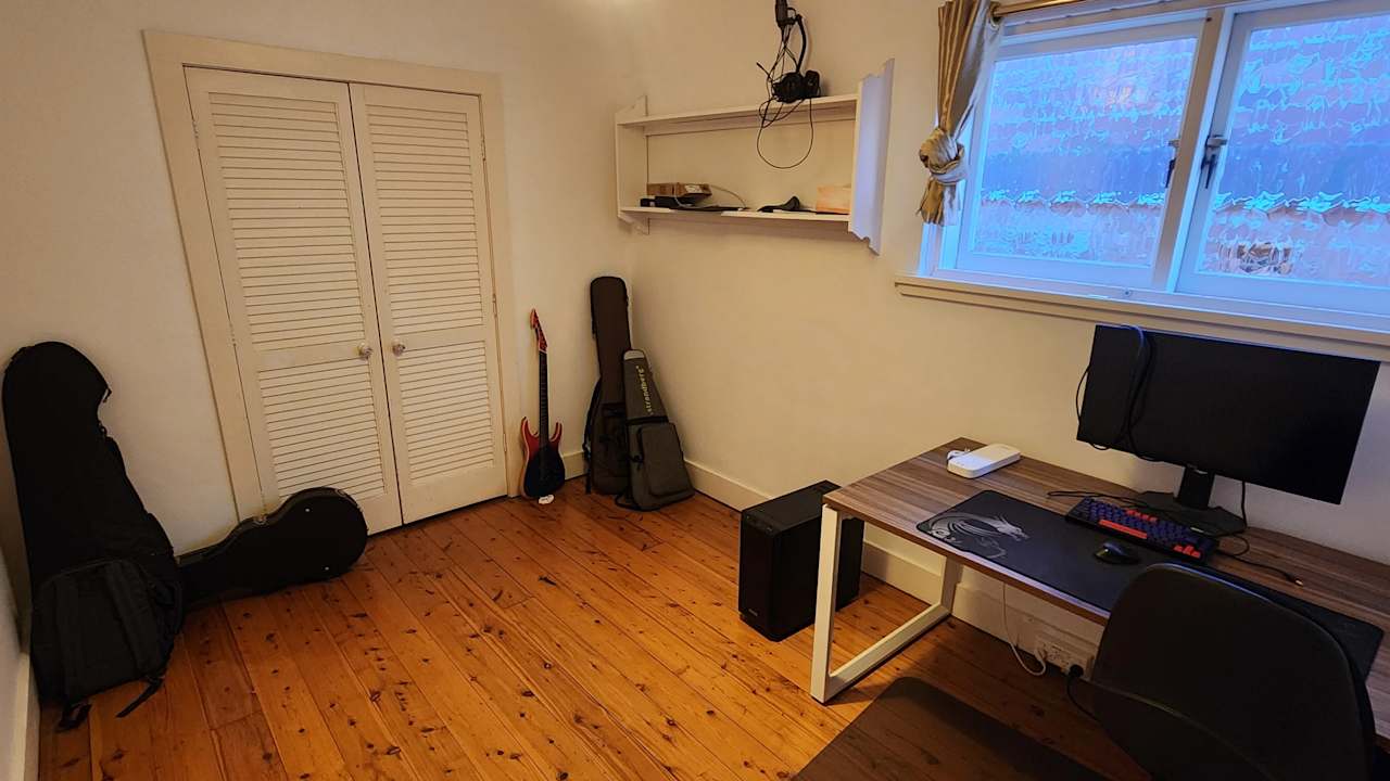 Unfurnished room in a share house