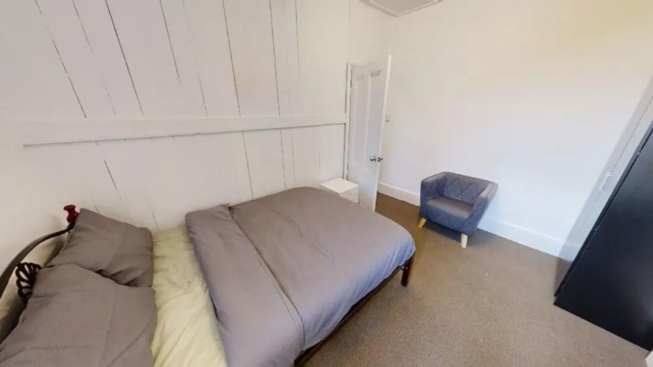 Furnished room in a share house