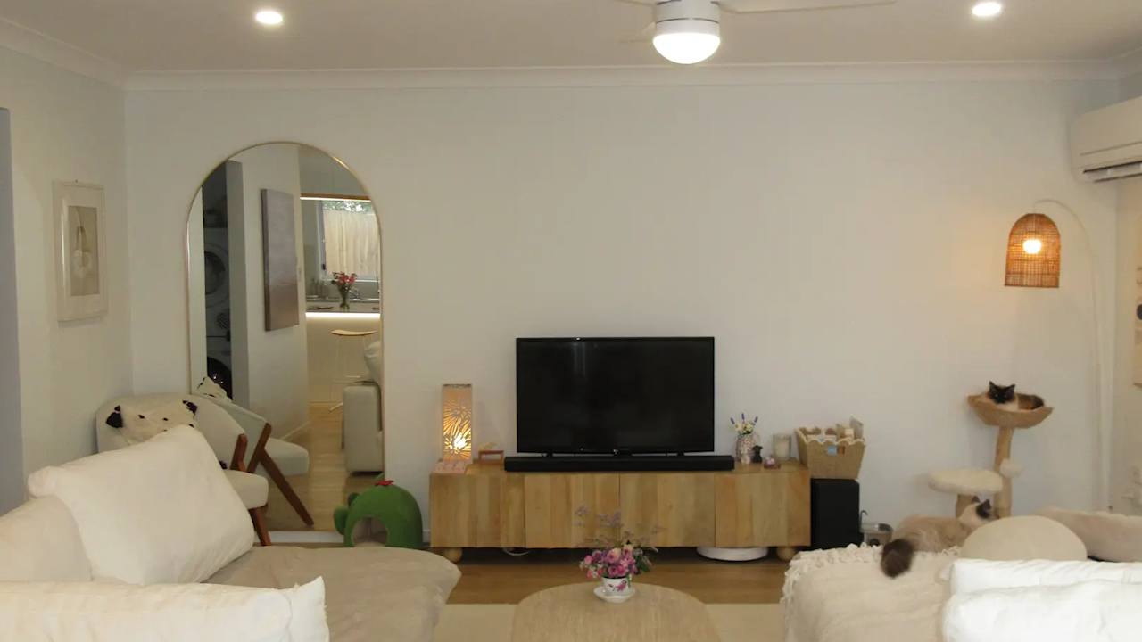 Furnished room in a share house