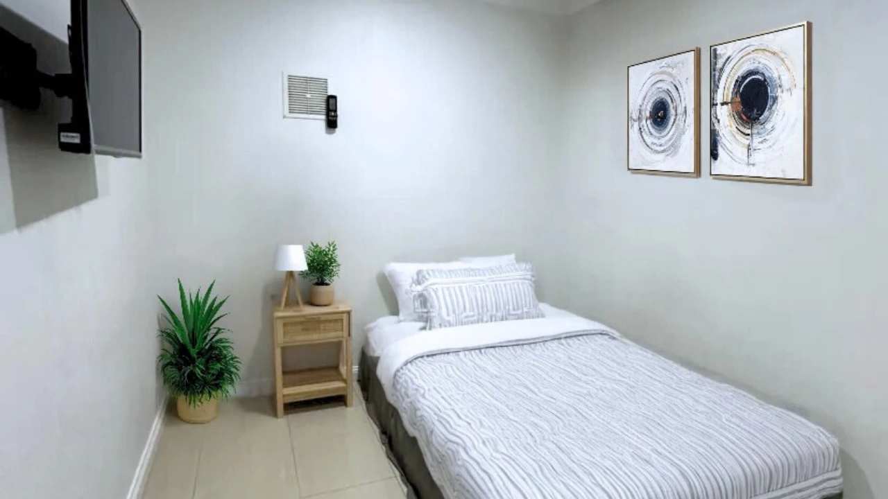 Furnished room in a share house