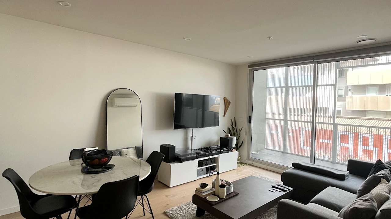 Unfurnished room in a flatshare