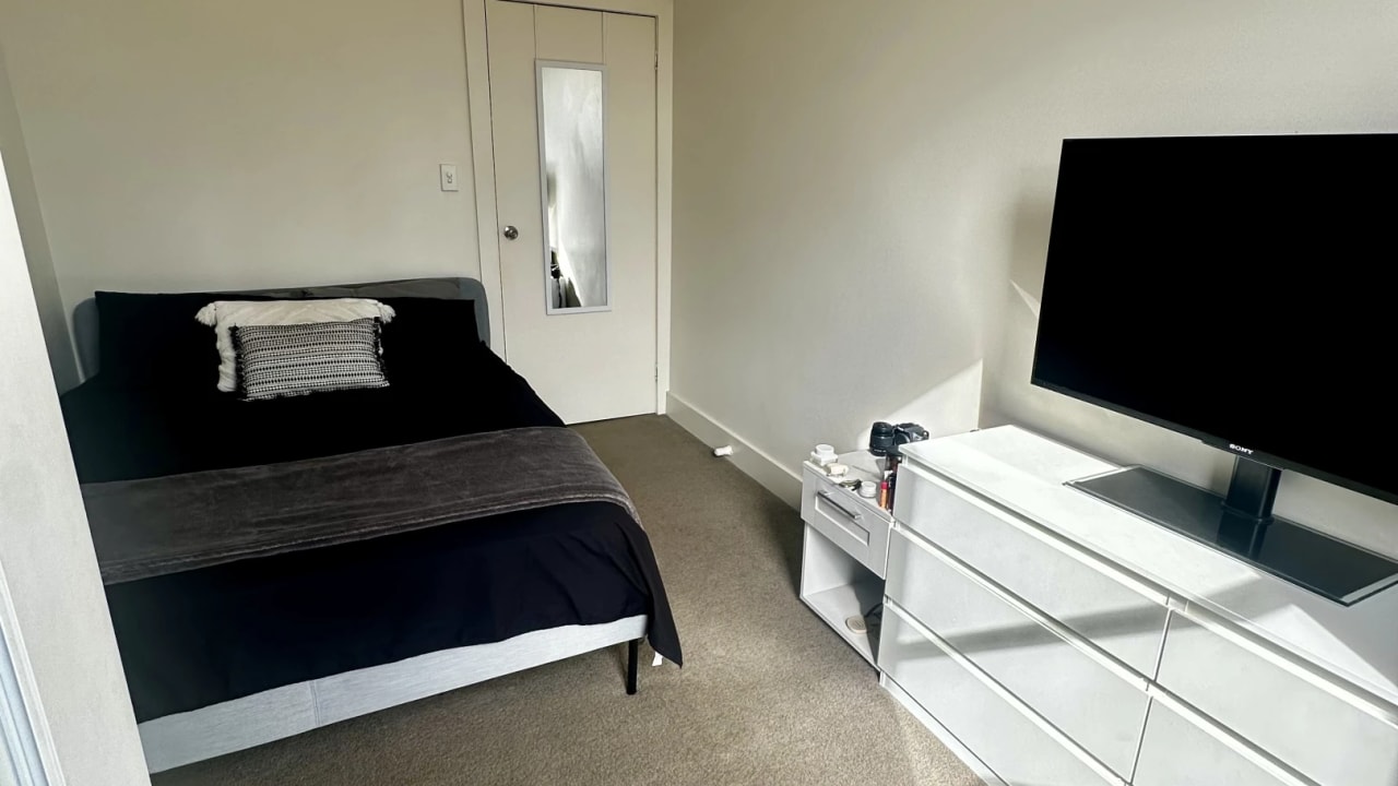 Furnished room in a share house