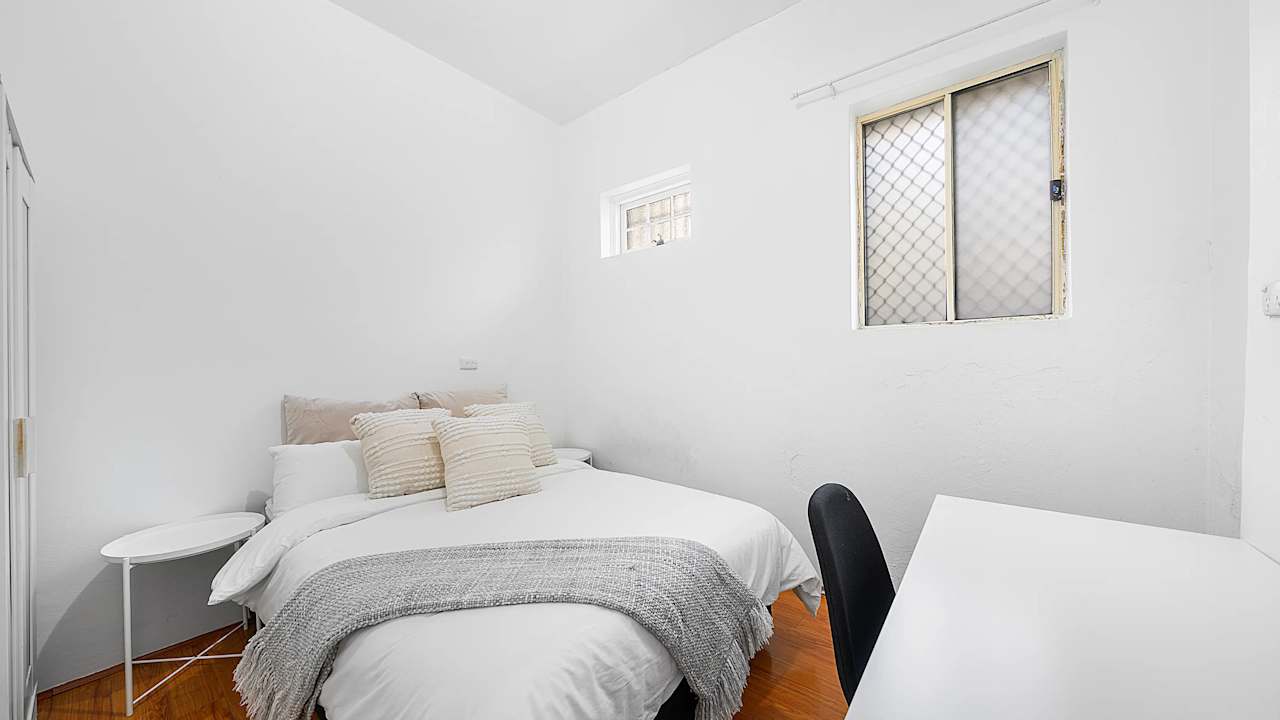Room in a share house
