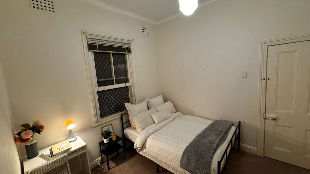 Furnished room in a flatshare
