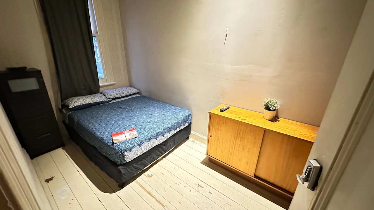 Room in a share house