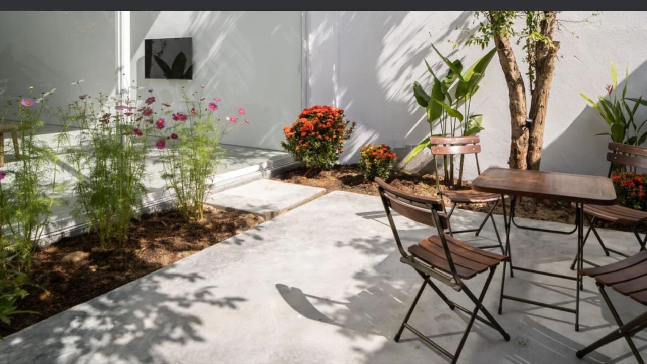 Furnished room in a flatshare