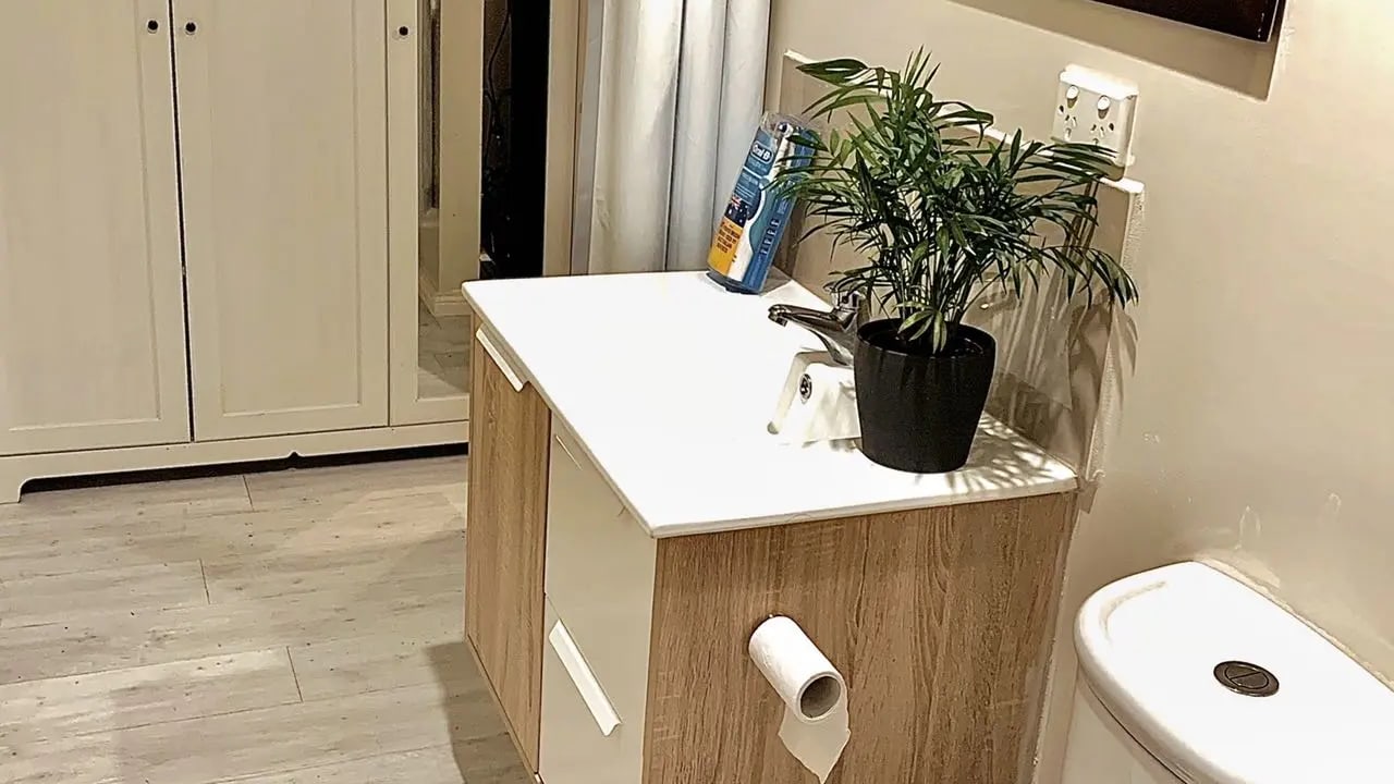 Whole property with 1 room for rent
