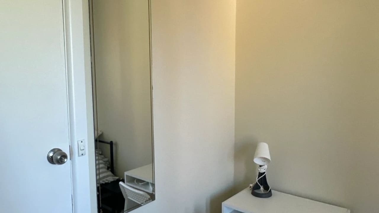 Furnished room in a flatshare