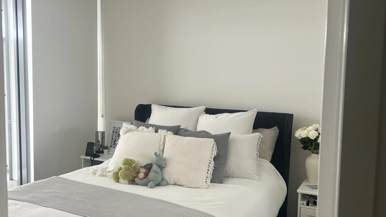 Unfurnished room in a flatshare