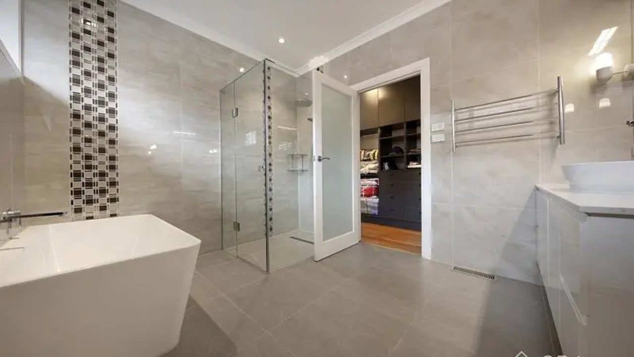 Room in a share house