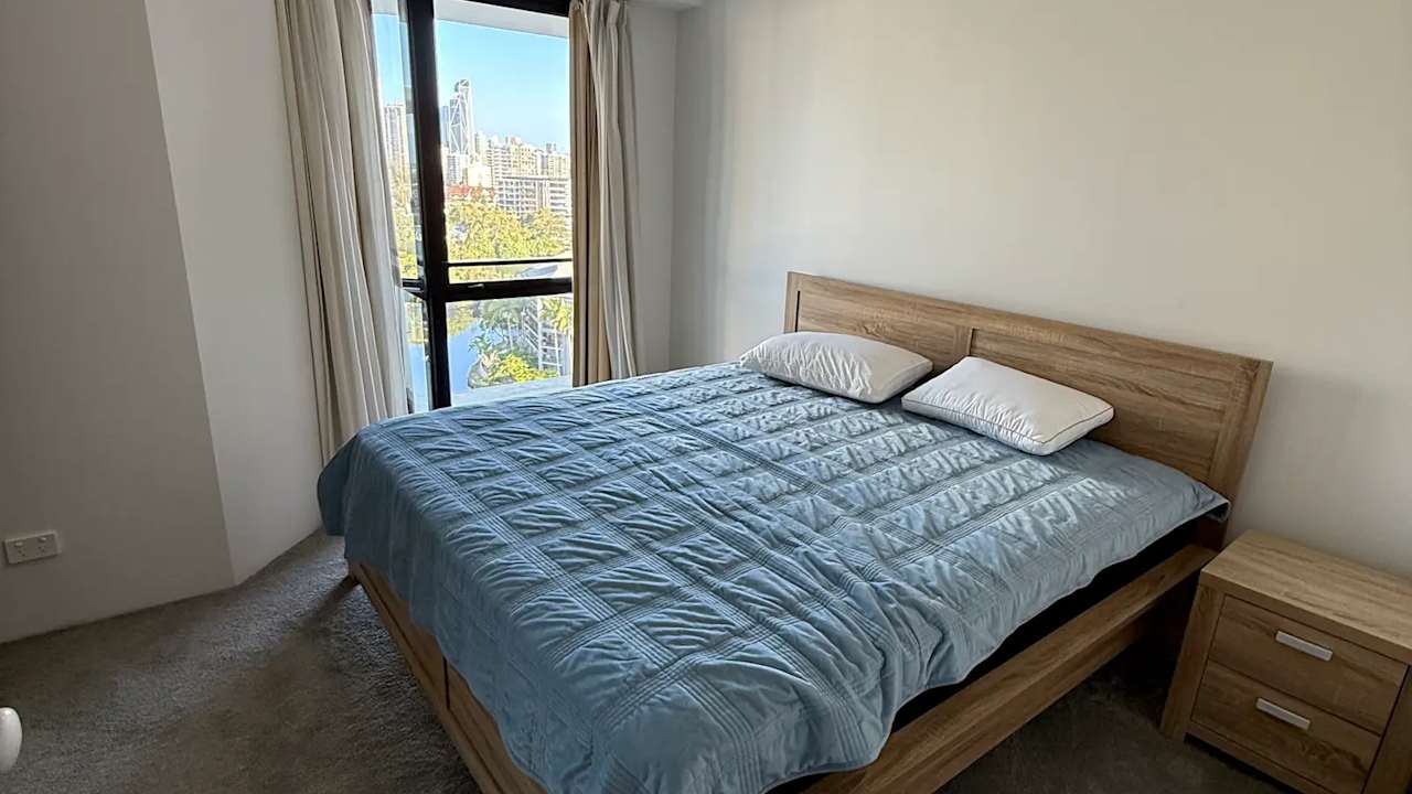 Furnished room with ensuite in a flatshare