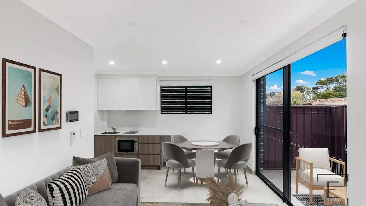 Unfurnished room studio flat for rent