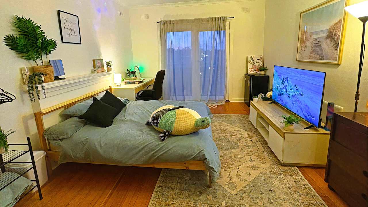 Furnished room in a flatshare