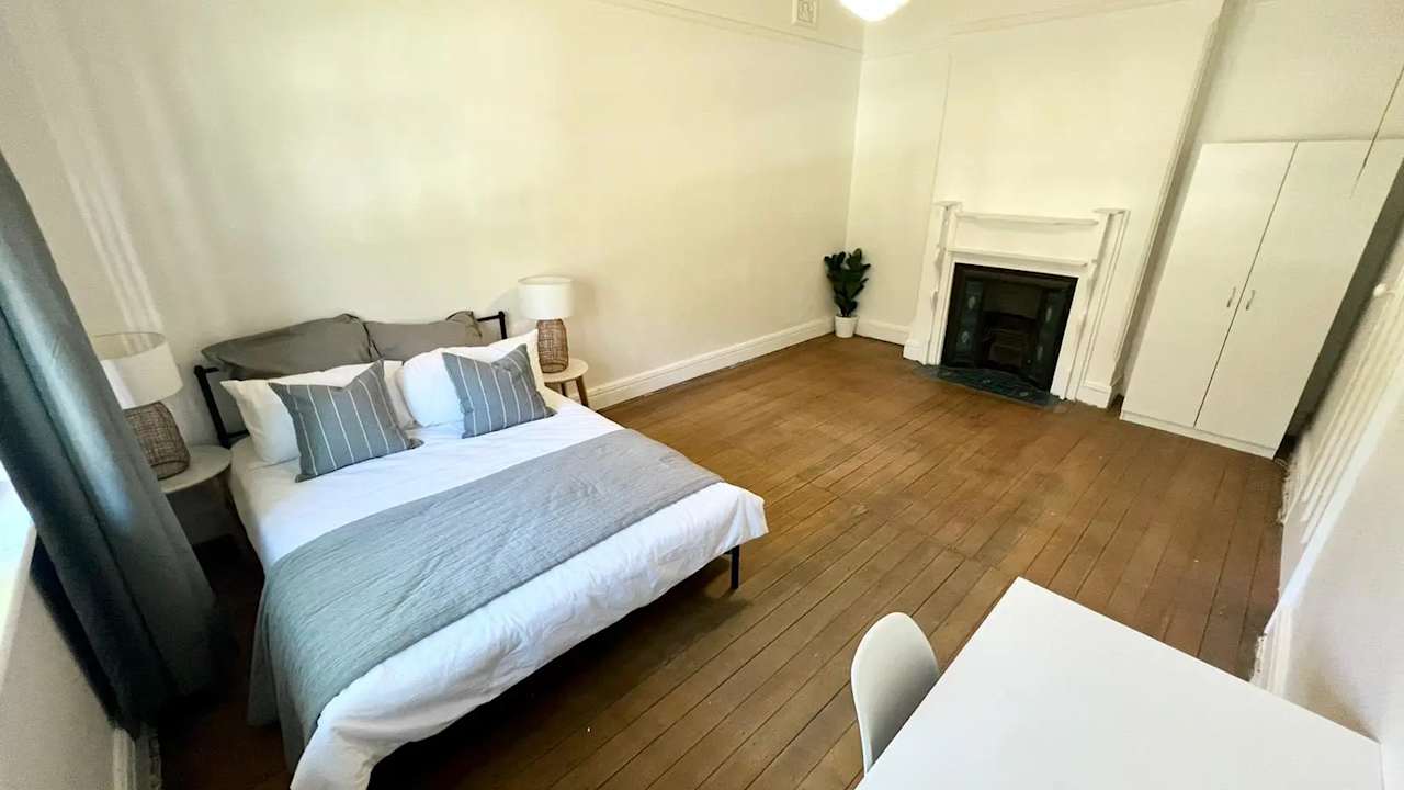 Room in a share house