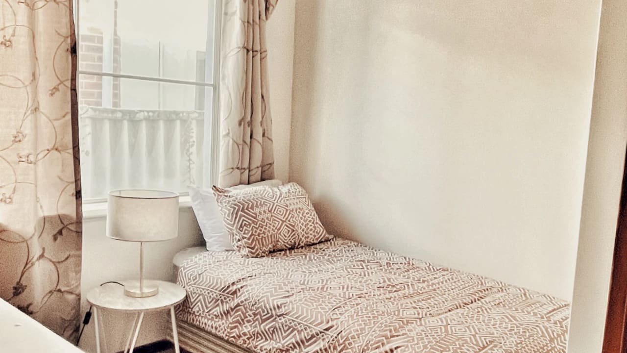 Room in a share house