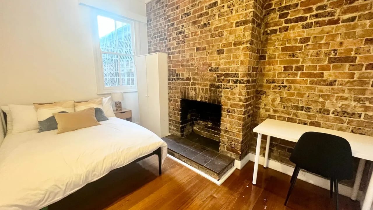 Room in a share house