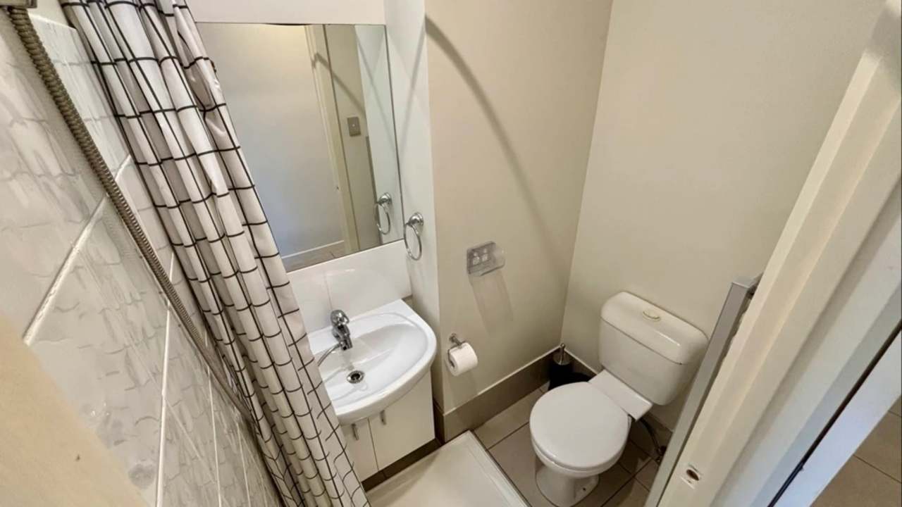 Room in a share house